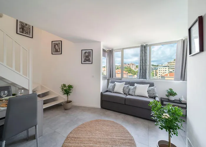 Duplex Centre De - Terrasse, Sunset & Pool * Cannes